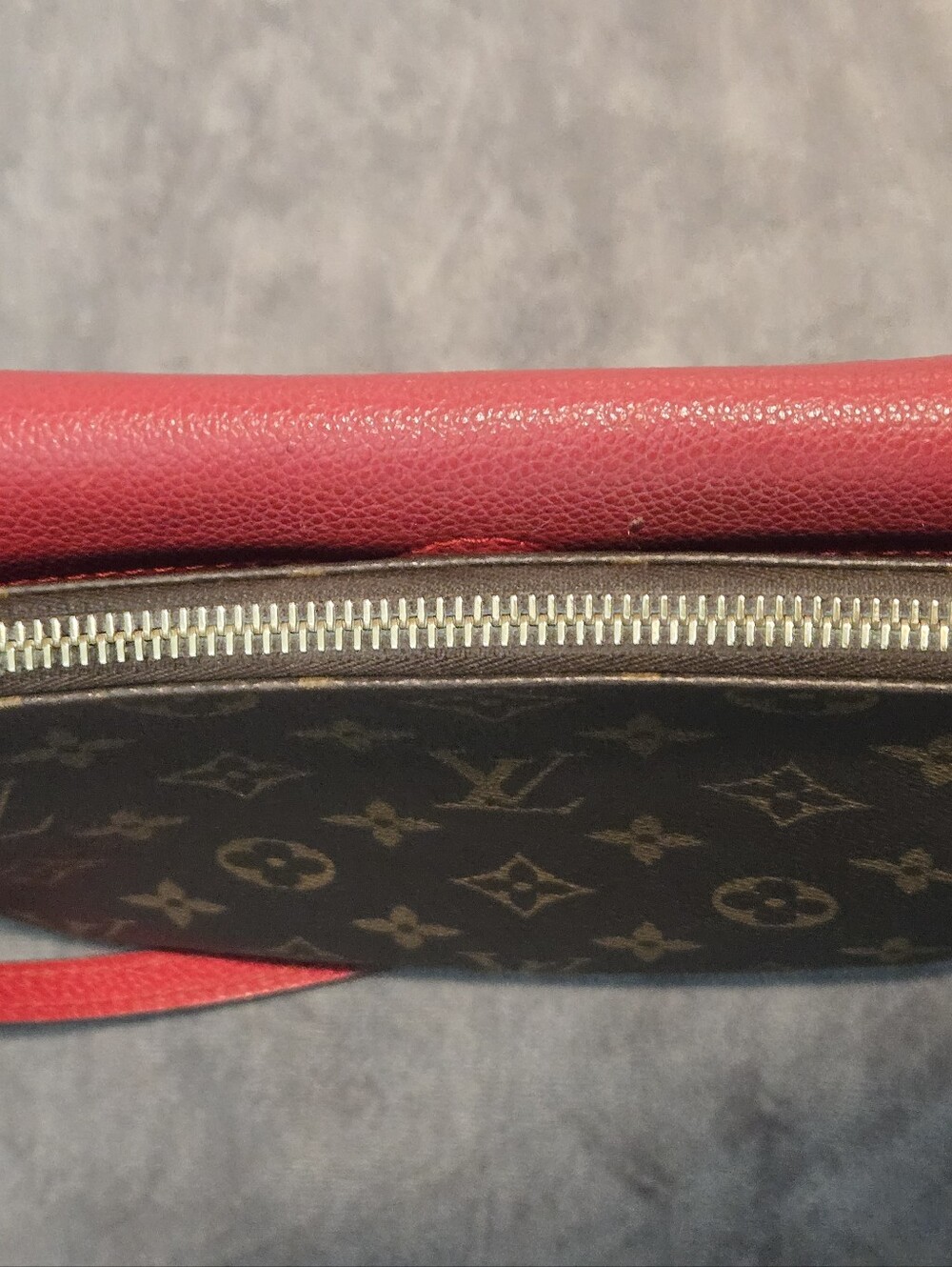 Louis Vuitton Twice Crossbody - Picture 16 of 16